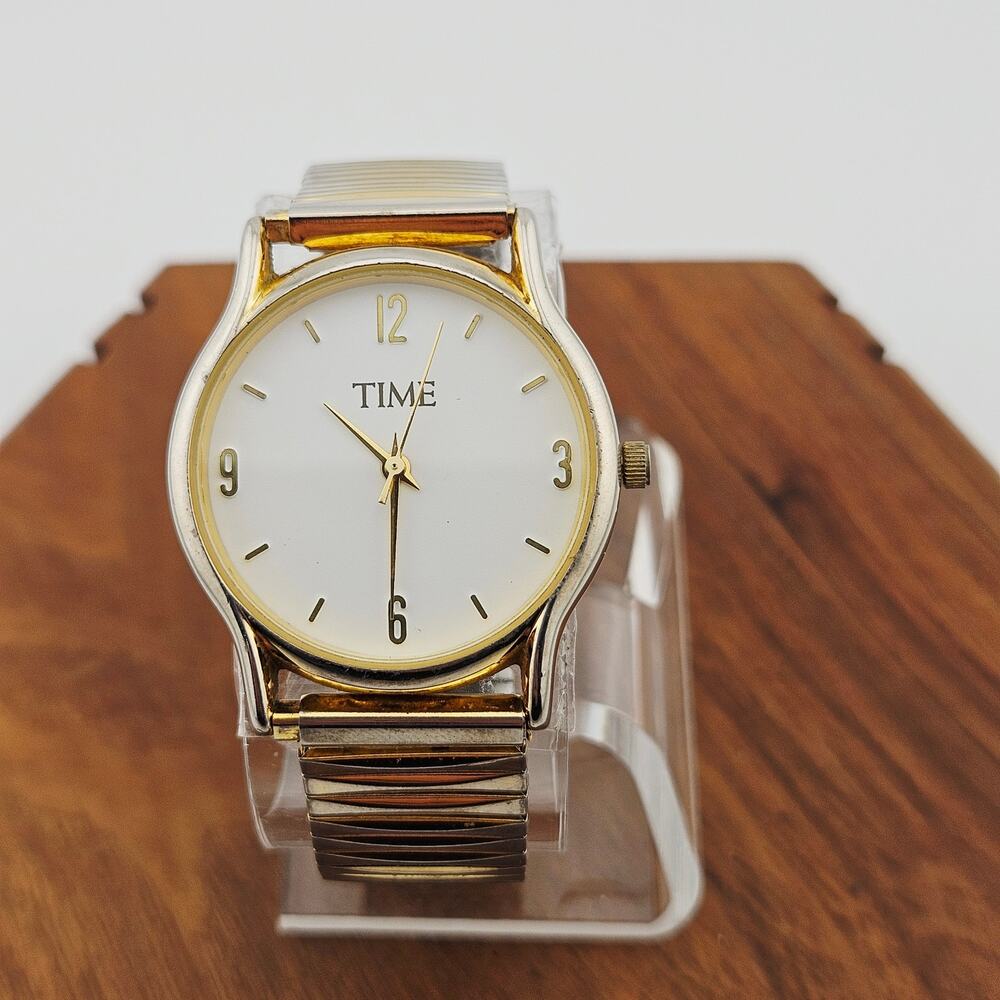 Time Women's Gold Tone Pull On Stretch Watch Simple Contemporary Casual Everyday